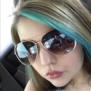 Meet your Posher, Chloe